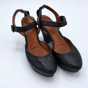 Gentle Souls by Kenneth Cole Opportunity Platform Pump